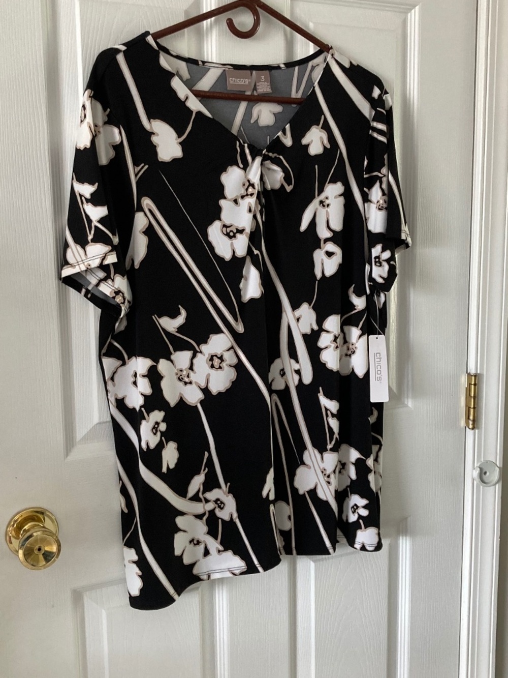 Chico’s Keyhole Twist Flowered Top